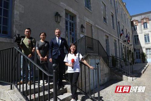 娱乐吃瓜酱的背景故事视频,揭秘幕后故事，带你走进吃瓜界的风云变幻